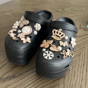 High heels black Crock with charms